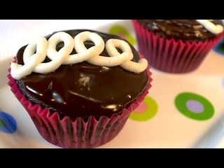 Vegan Recipe: Close-tess Cream-filled Cupcakes
